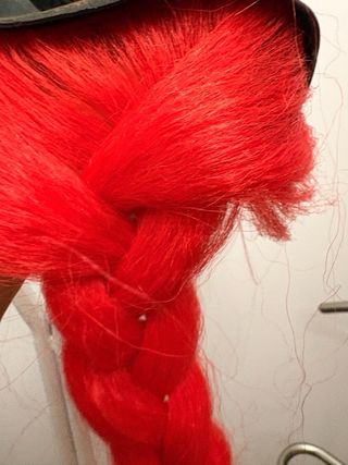 Disfraz Gorro Vikingo Trenzas Rojas con cuernos