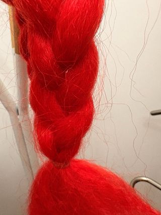 Disfraz Gorro Vikingo Trenzas Rojas con cuernos