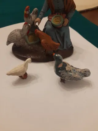 Figura Belén Mujer con Gallinas