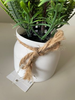 Vaso com flor de lavanda artificial