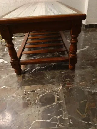 Mesa de centro de mármol y madera
