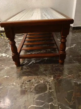 Mesa de centro de mármol y madera