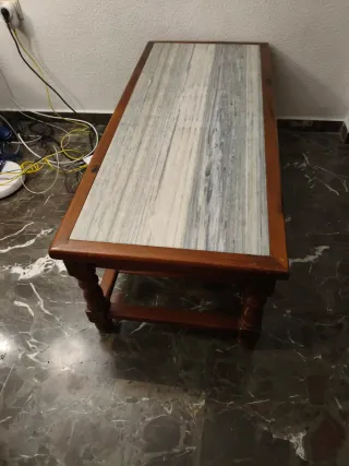 Mesa de centro de mármol y madera