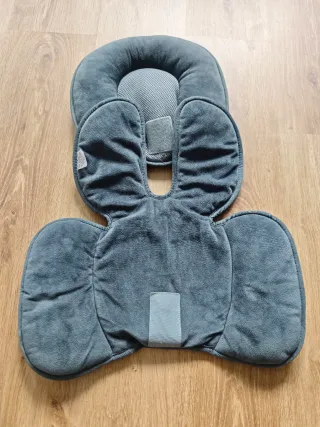 Reductor silla coche o huevito 67x44cm