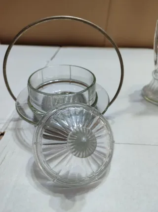 Azucarero de cristal con asa metálica