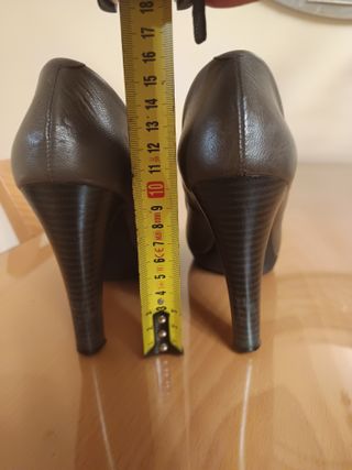 Zapatos tacón caqui talla 39