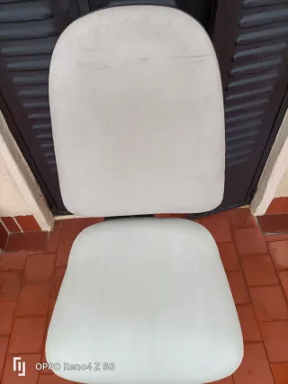 Silla giratoria blanca