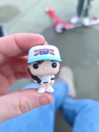 Funko Stranger Things Dustin Thinking Cap