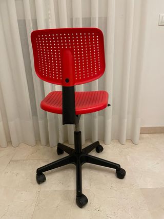 Silla de escritorio roja giratoria