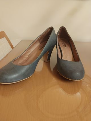 Zapatos tacón piel gris azulado, talla 39