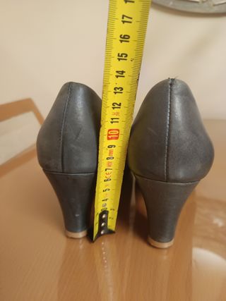 Zapatos tacón piel gris azulado, talla 39