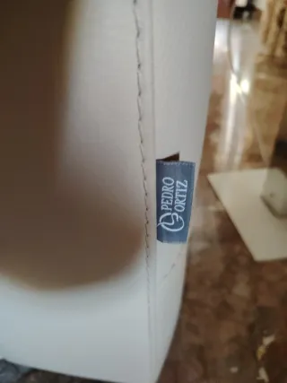 Sofá Pedro Ortiz Piel Beige como nuevo