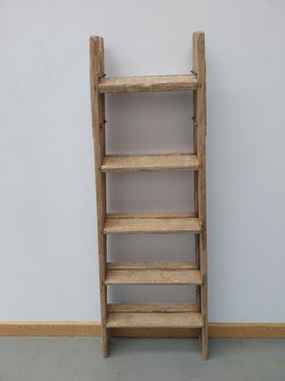 ESCALERA DE TIJERA MEDIANA ANTIGUA DE MADERA