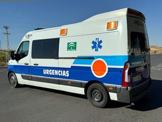 RENAULT MASTER III AMBULANCIA L3H2