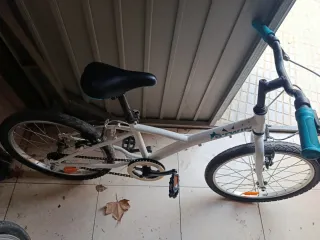 Bicicleta infantil B'TWIN blanca