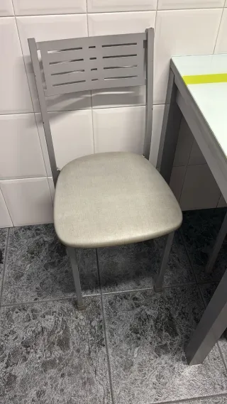 Mesa de cocina extensible con 2 sillas y 2 taburet