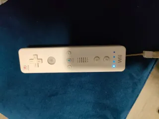 Nintendo Wii con giochi e accessori leggere