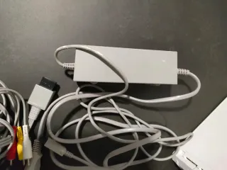 Nintendo Wii con giochi e accessori leggere