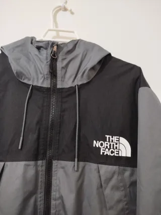 The North Face Chaqueta Gris y Negra mountain q