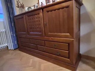 Aparador de madera maciza