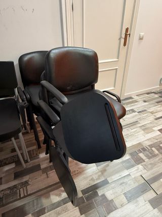 Sillas negras apilables