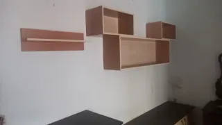 Estanterías de madera modulares color beige