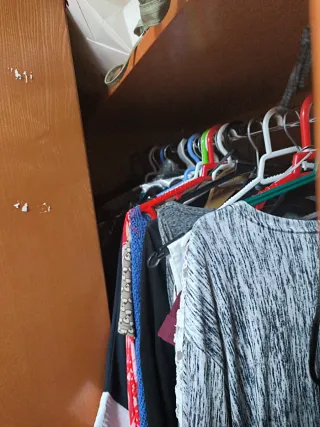 Armario de rincón de madera