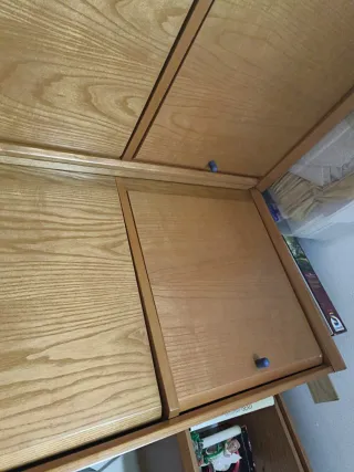 Armario de rincón de madera