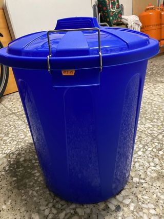 Cubo de basura azul 51L