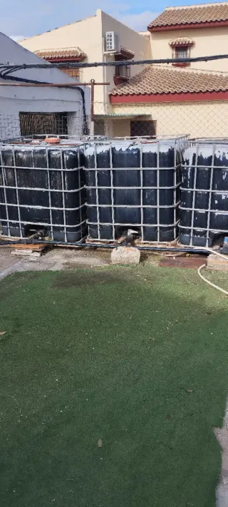 13 Bidones de agua 1000L con jaula