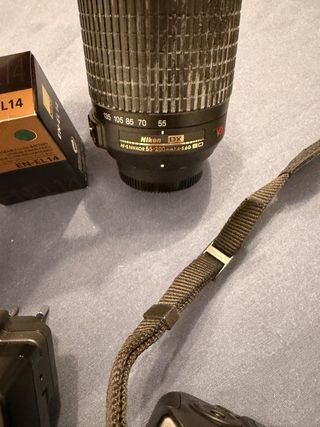 Cámara Nikon D3100 con Lente y Accesorios