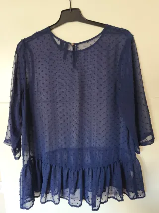 Blusa Mango plumeti azul, Talla L