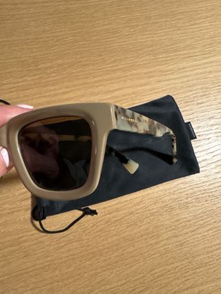 Gafas de sol Hawkers beige y negras