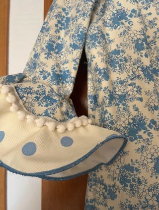 Traje Flamenca Estampado Azul y Beige.