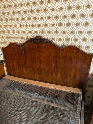 Cama antigua de madera