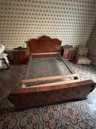 Cama antigua de madera
