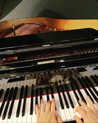 Clases Piano Online | Profesor con máster