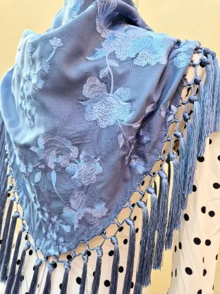 Mantoncillo Flamenca Azul Bordado