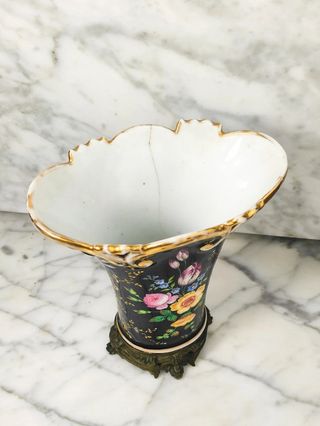 Jarrón de porcelana Española Período Isabelino xix