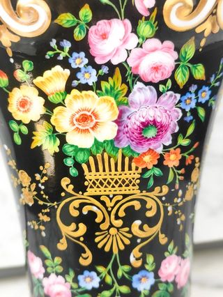 Jarrón de porcelana Española Período Isabelino xix