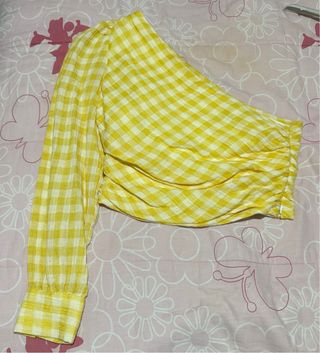 Top asimétrico cuadros amarillo y blanco