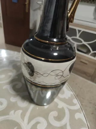 Jarrón antiguo cerámica y metal