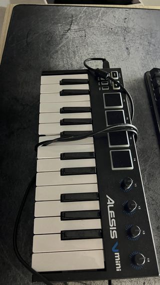 Teclado MIDI Alesis V Mini