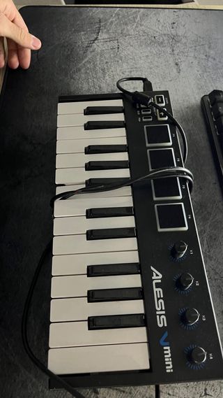 Teclado MIDI Alesis V Mini