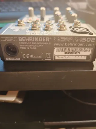 Mesa de mezclas Behringer Xenyx 502
