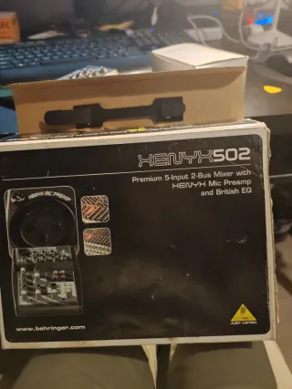 Mesa de mezclas Behringer Xenyx 502