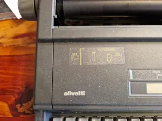 Máquina de escribir eléctrica Olivetti ET personal