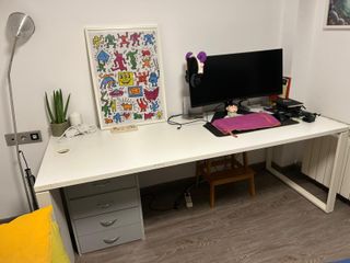 Escritorio blanco 200x80/no incluye cajonera.