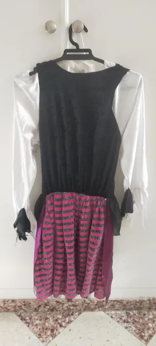 Capa Tuno Negra con Adornos