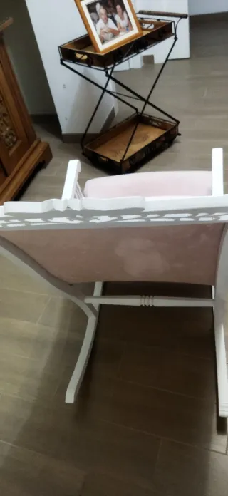 Mecedora antigua rosa palo y y blanca